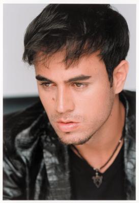 0102_enrique_iglesias_b.jpg